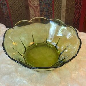 Vintage Anchor Hocking Olive Avocado Green Tulip Petal Glass Bowl